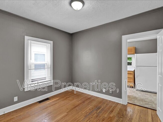 Building Photo - 3220 Grant Ave