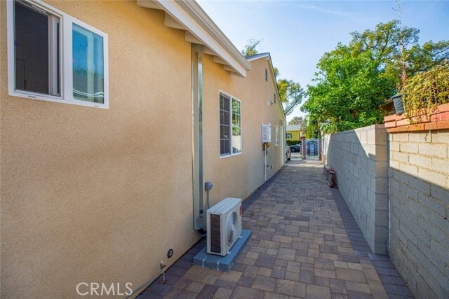 Building Photo - 7822 Hazeltine Ave