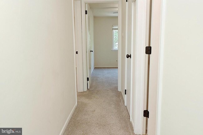 Building Photo - 72 5 Crown Royal Cir