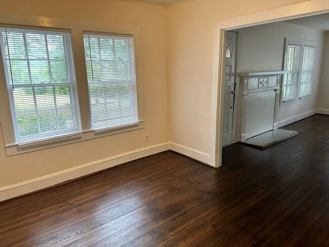 Building Photo - Charming Ranch Style Home in Midland, NC!