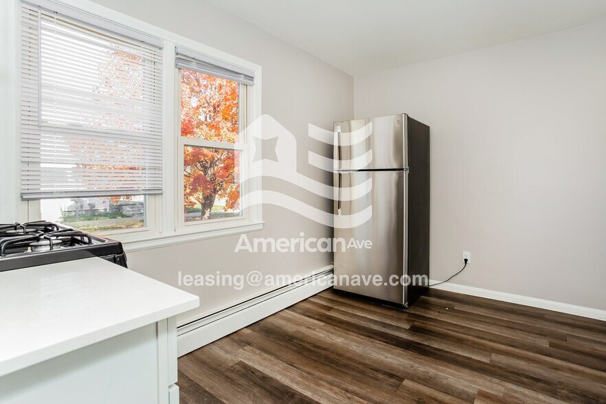 Building Photo - 24553 Flower Ave