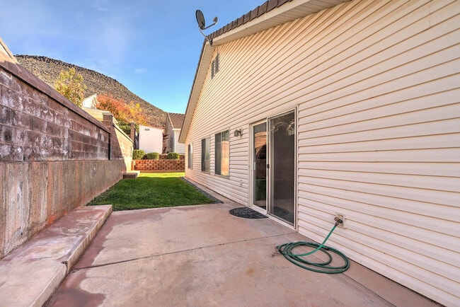 Building Photo - Beautiful Home in Green Valley