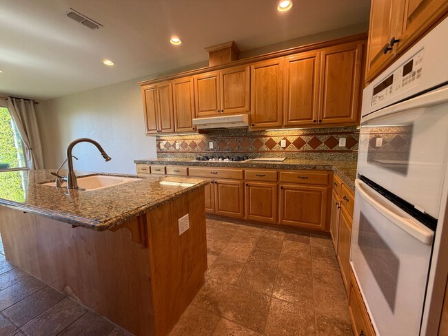 Building Photo - 1014 Gamay Dr