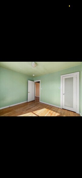 Building Photo - 945 9th St