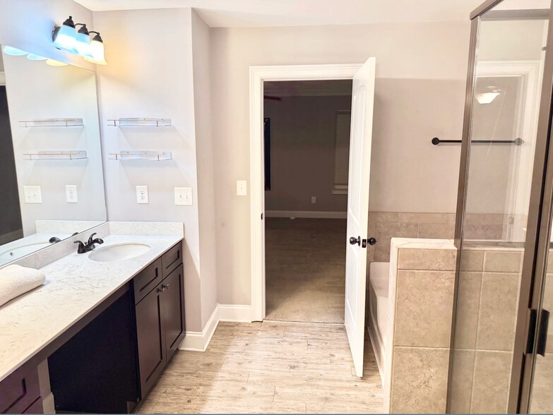 Building Photo - 819 Burch Creek Dr