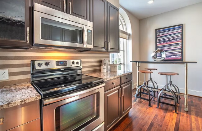 Building Photo - 412 N Ervay-302.71