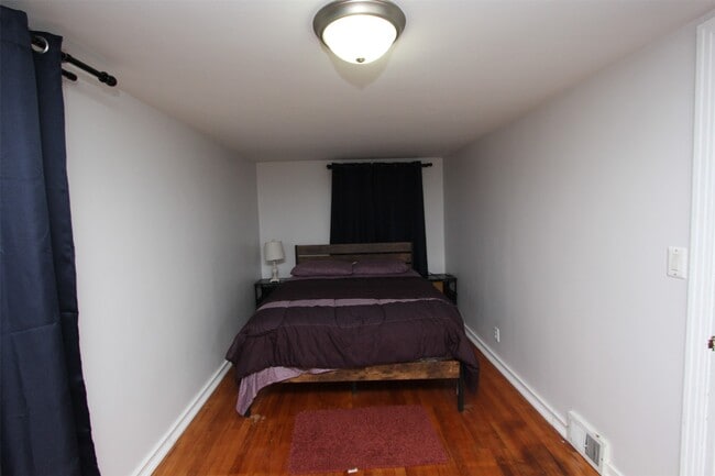 Building Photo - 701 Delano Ave