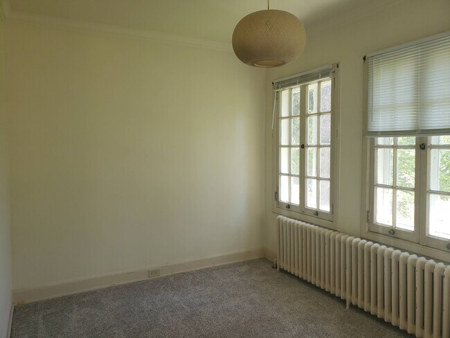 Building Photo - 29 E College St