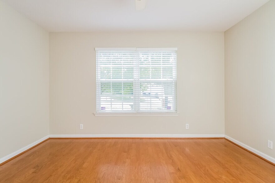 Building Photo - 7113 S Hampton Blvd