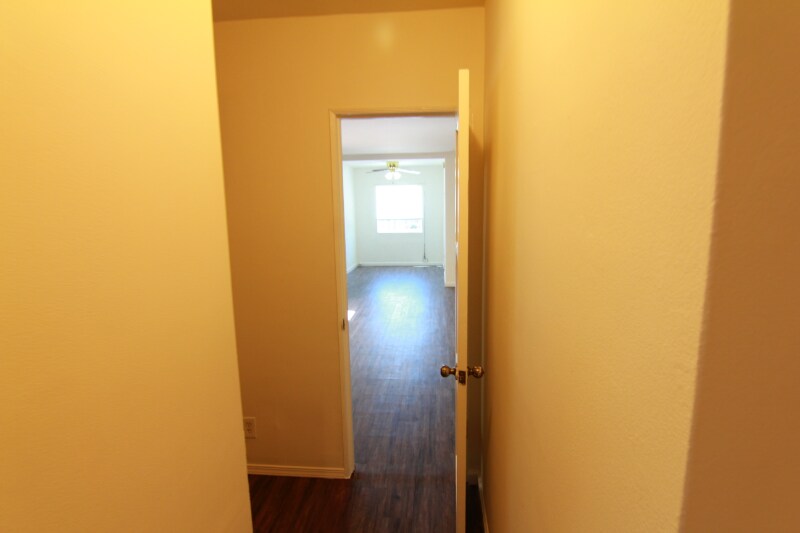 Building Photo - 5940 Melrose Ave