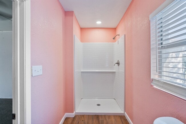 Building Photo - 1301 E 2nd St