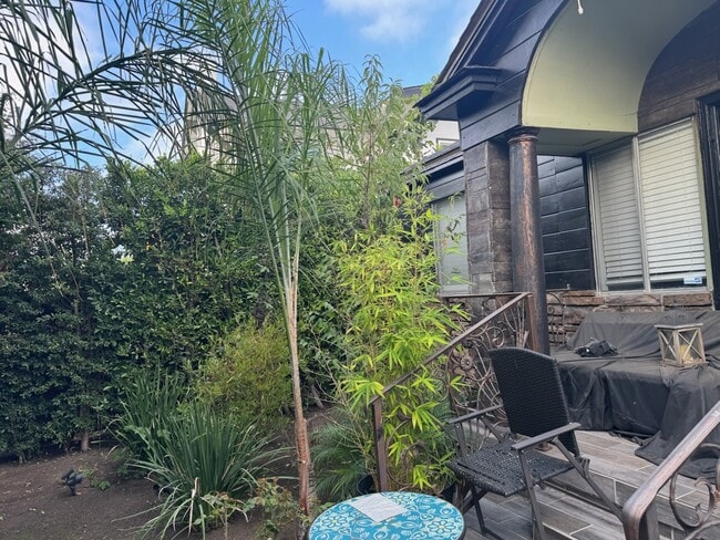 Building Photo - 1200 Tamarind Ave