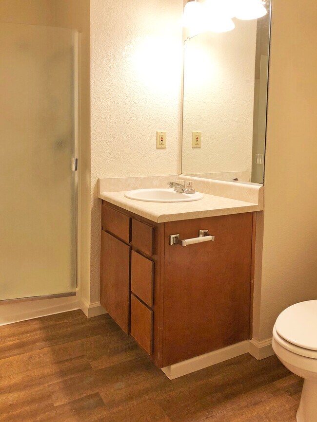 Building Photo - 1212 Sacramento W Ave