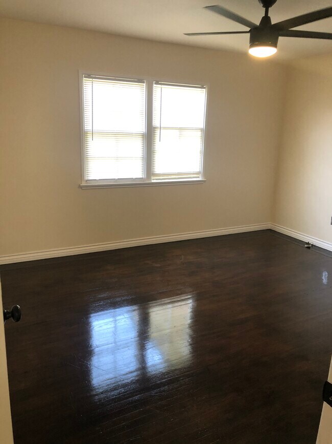 Primary bdroom large w closet/office - 6117 S Fairfax Ave