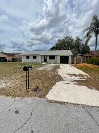 Building Photo - 4 Bed 1 Bath Home | Pet Friendly | Washer Dryer Hook Ups | Section 8 Welcome