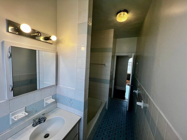 Building Photo - 169 Campbell Ave