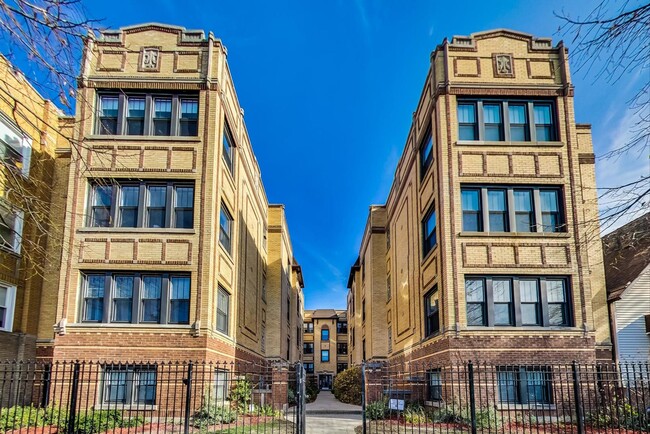 Building Photo - 4337 N Troy St