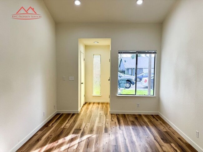 Building Photo - 5457 E Knoll Dr