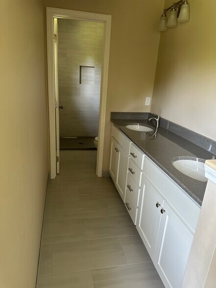Building Photo - 14118 W 87th Ter