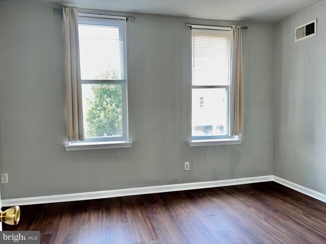 Building Photo - 5258 Hazel Ave