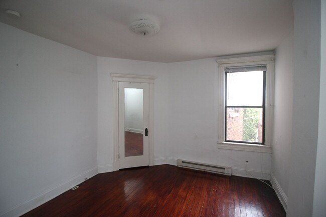 Building Photo - 2820 Guilford Ave