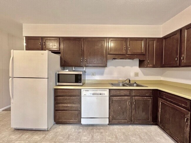 Building Photo - 6455 Yvonne Way