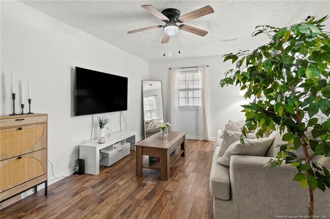 Building Photo - 5861 Columbine Rd