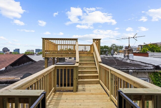 Building Photo - 203 S Madeira St