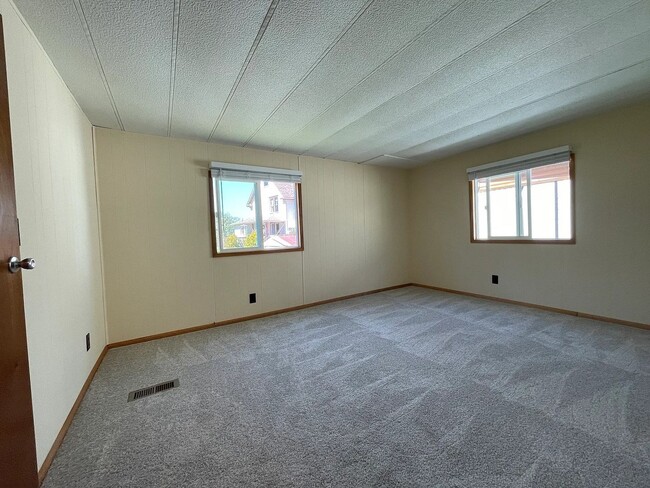 Building Photo - 2-Bedroom 1-Bath in Chinook WA **Available...