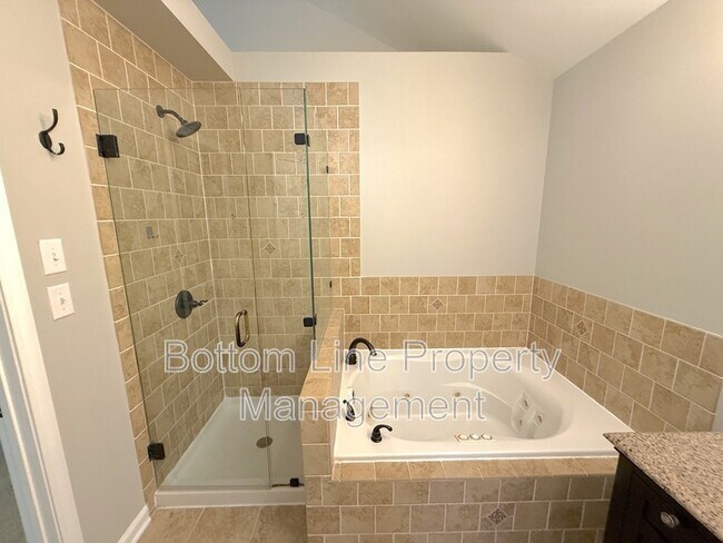 Building Photo - 2321 Heathershire Ln