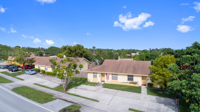 Building Photo - 3100 N Dixie Hwy