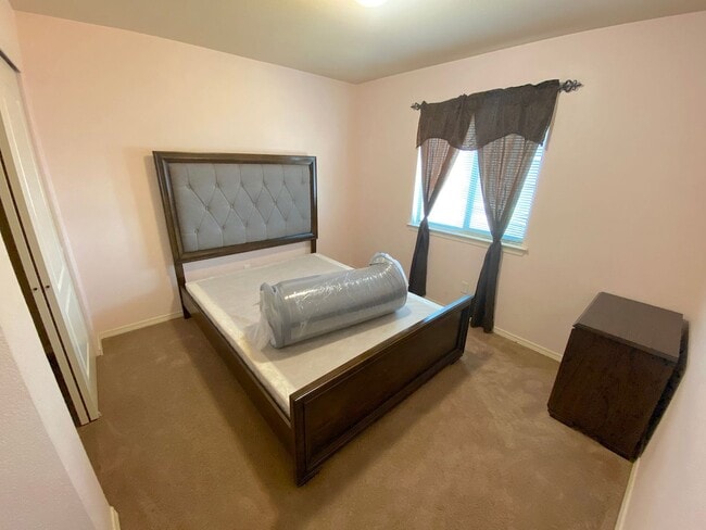 Building Photo - Northeast El Paso 4Bed w/Refrig A/C