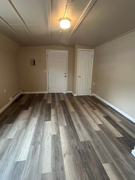 Building Photo - 808 W Cypress Ave