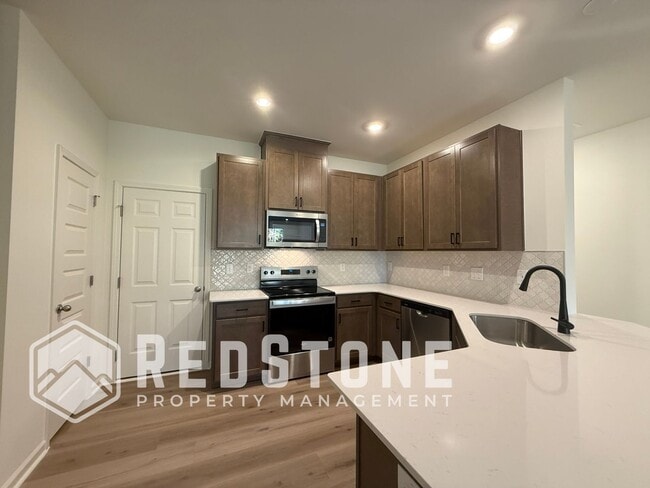 Building Photo - 194 Parker Ln