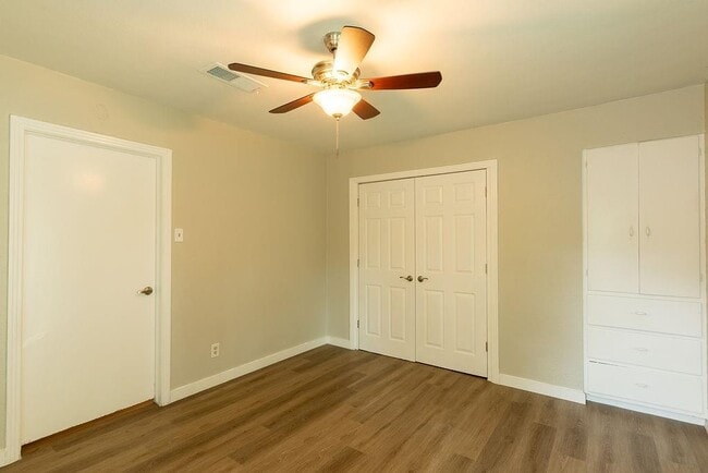 Building Photo - 6633 Racine Dr