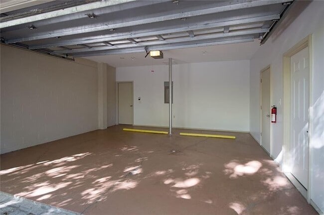 Building Photo - 1255 Apple Valley Rd NE