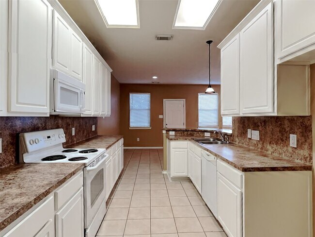 Building Photo - 6220 Stoney Creek Dr