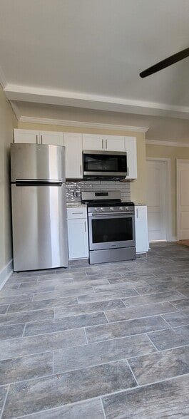 Kitchen 2 - 292 Robinson St