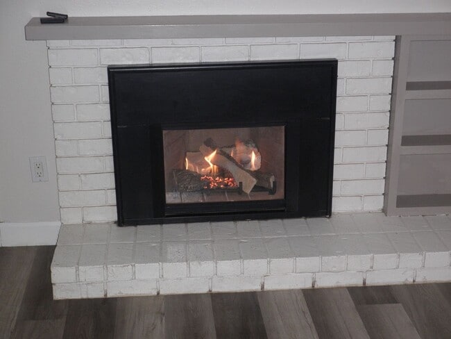 Building Photo - On cul de sac