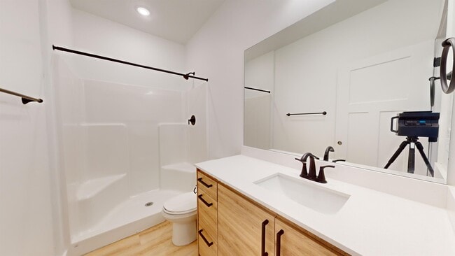 Building Photo - 1107 W 250 S