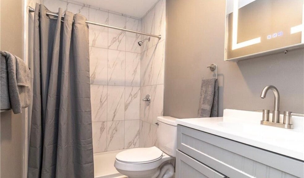 Building Photo - 915 Rimer Dr