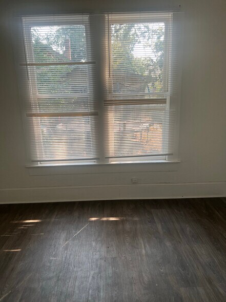 Building Photo - 620 5th St
