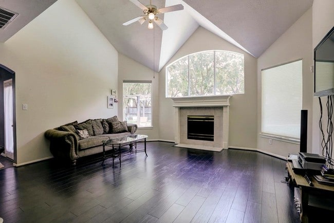Building Photo - 18042 Somerset Knolls Ct