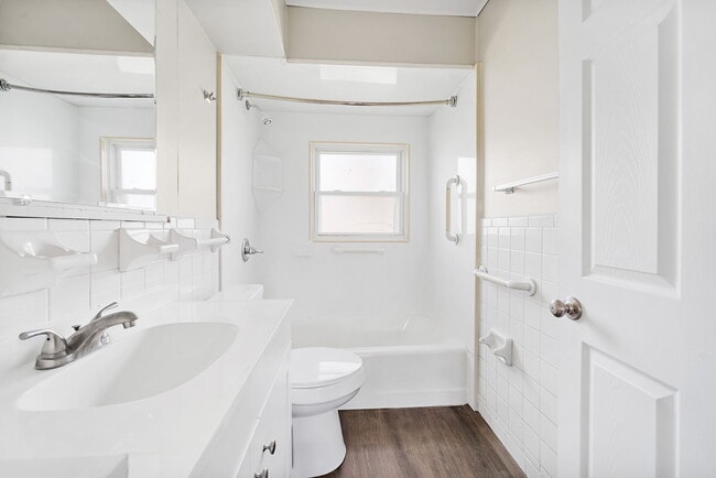 Building Photo - 14621 Agnes St