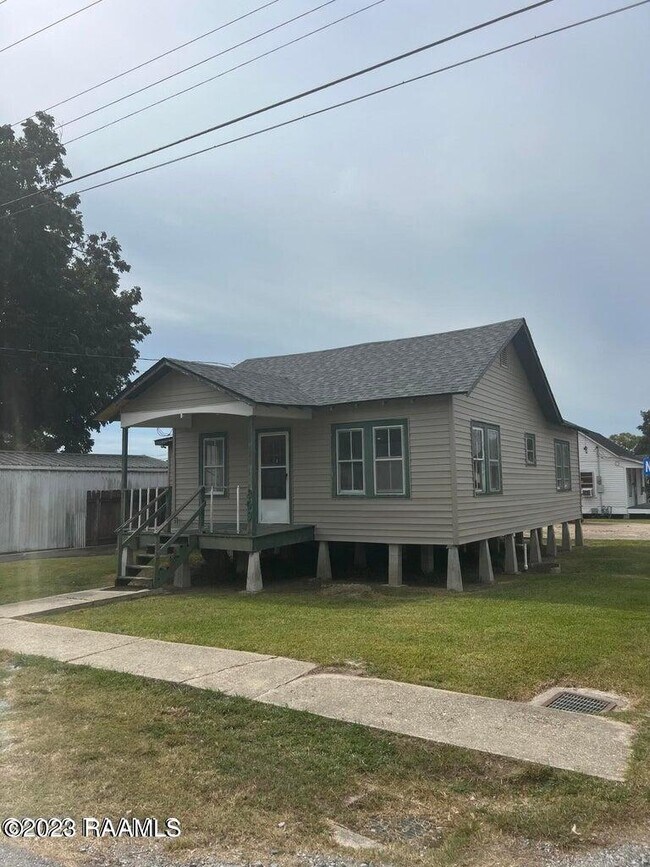 Primary Photo - 309 N Broadway St