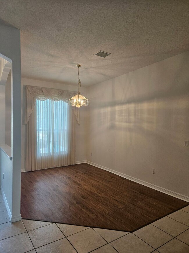 Building Photo - 4 BEDROOM 3 FULL BATH HOME WITH A SCREENED IN POOL IN THE BEAUTIFUL PALM COAST