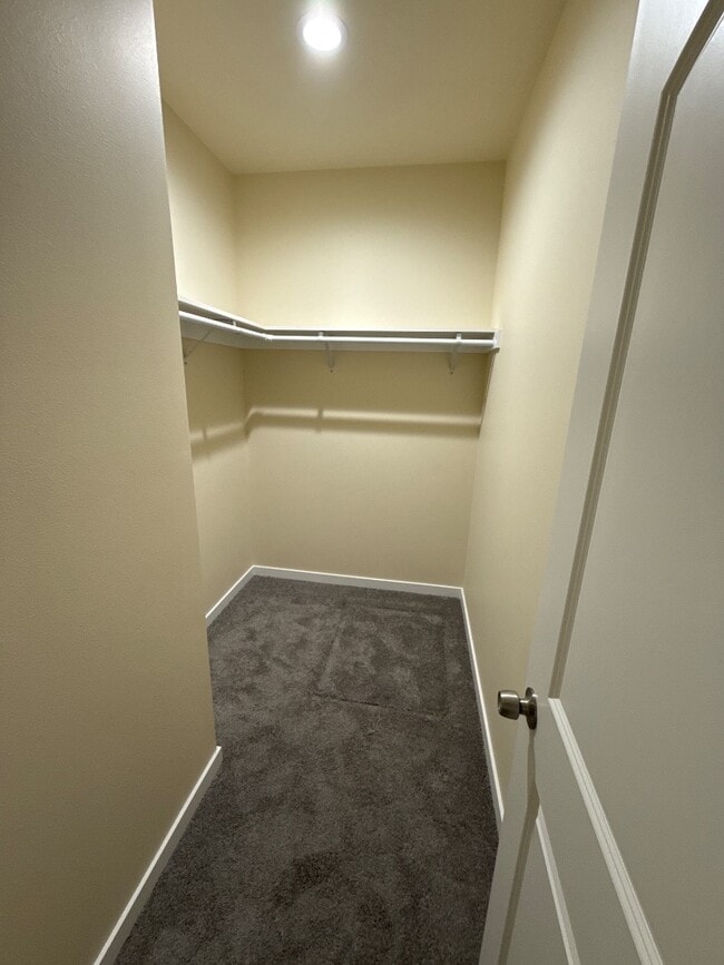 Building Photo - 9007 Nafizah Way