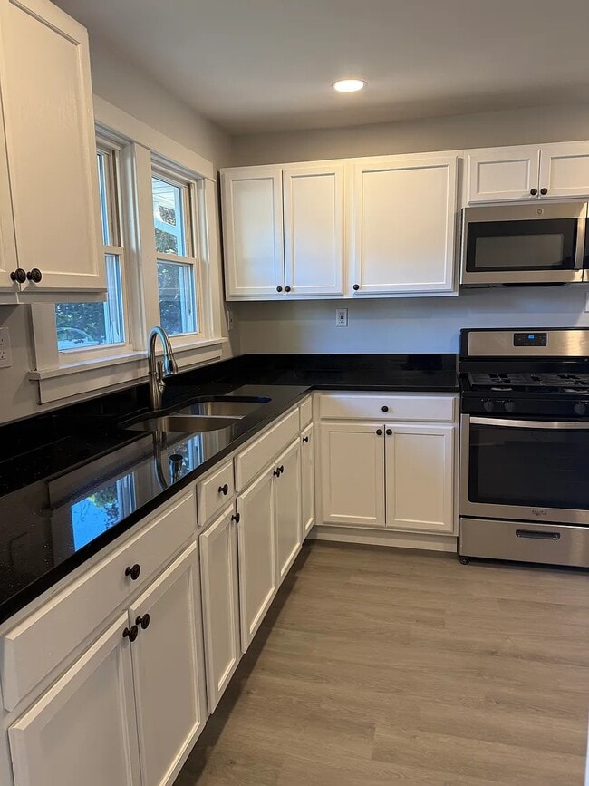 Building Photo - 6 North St