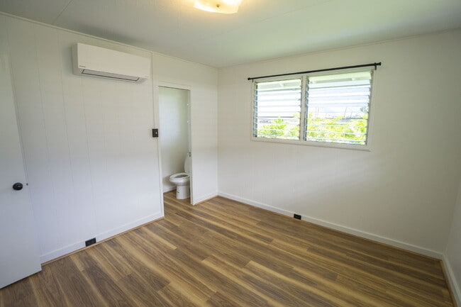 Building Photo - Welcome Home to Waimanalo!