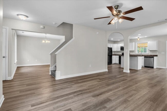 Building Photo - 3 Bedroom 2.5 Bathroom Home